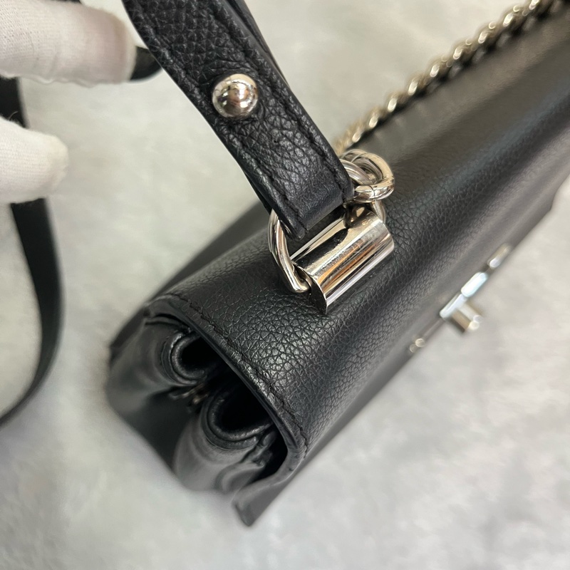 LV 黑色牛皮 Lockme II BB 單肩鏈包銀扣-13