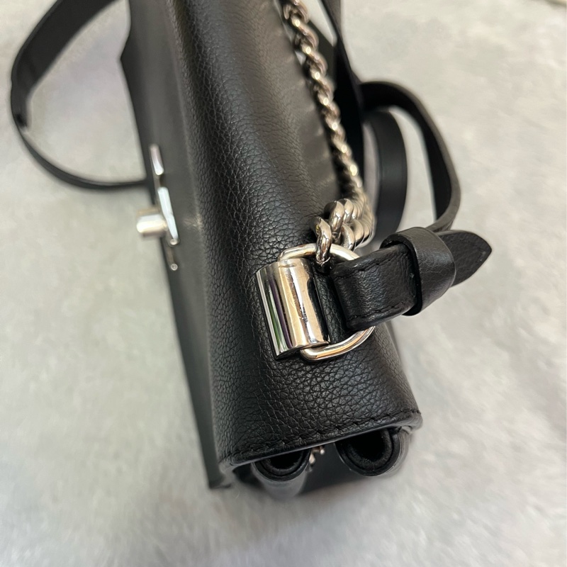 LV 黑色牛皮 Lockme II BB 單肩鏈包銀扣-14