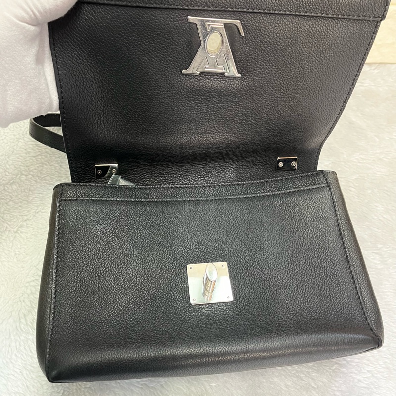 LV 黑色牛皮 Lockme II BB 單肩鏈包銀扣-15