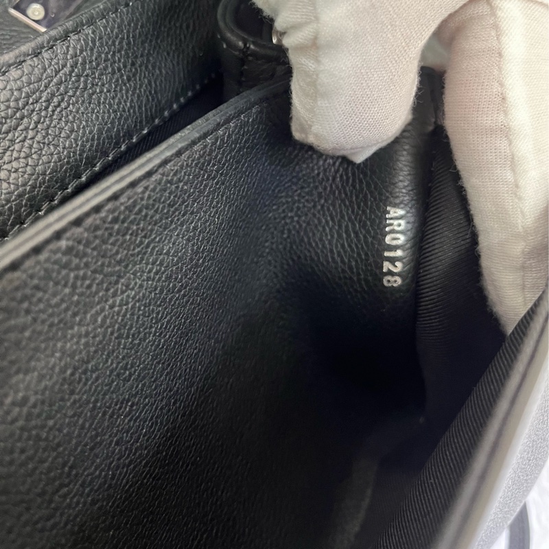 LV 黑色牛皮 Lockme II BB 單肩鏈包銀扣-19