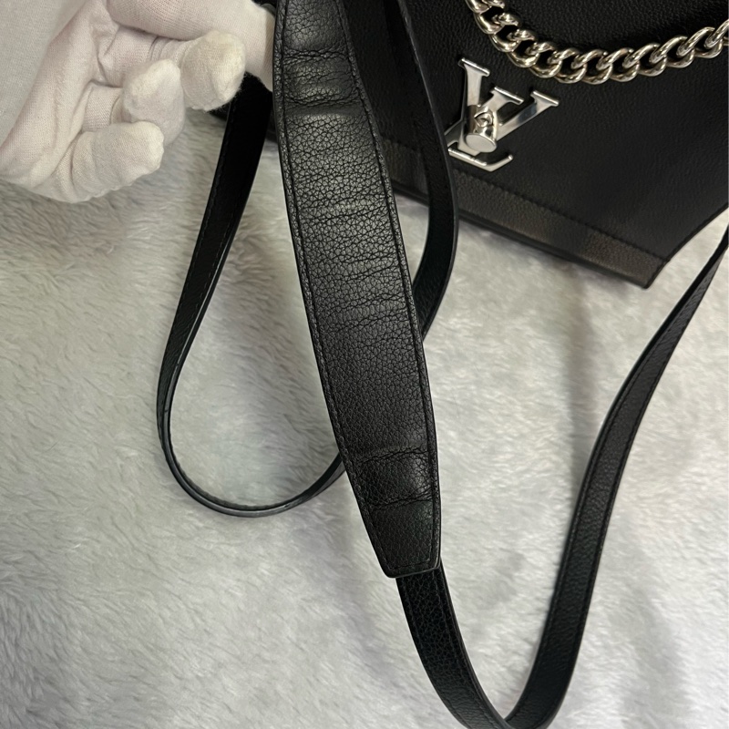 LV 黑色牛皮 Lockme II BB 單肩鏈包銀扣-20