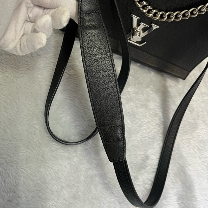 LV 黑色牛皮 Lockme II BB 單肩鏈包銀扣-30