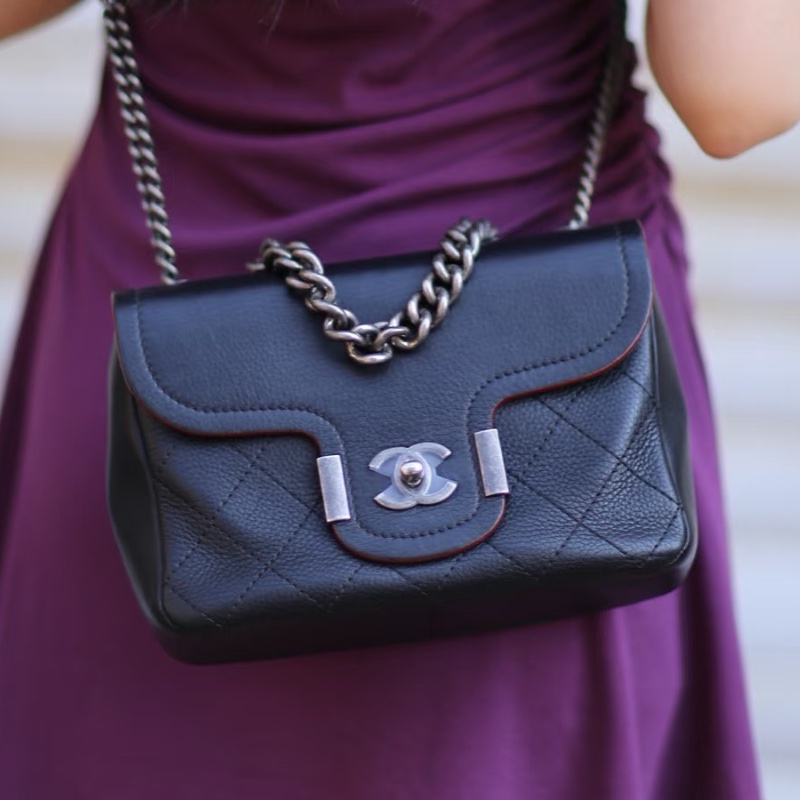 CHANEL 黑銀菱格紋肩背斜背郵差包727*17*9 98新配件塵袋-0