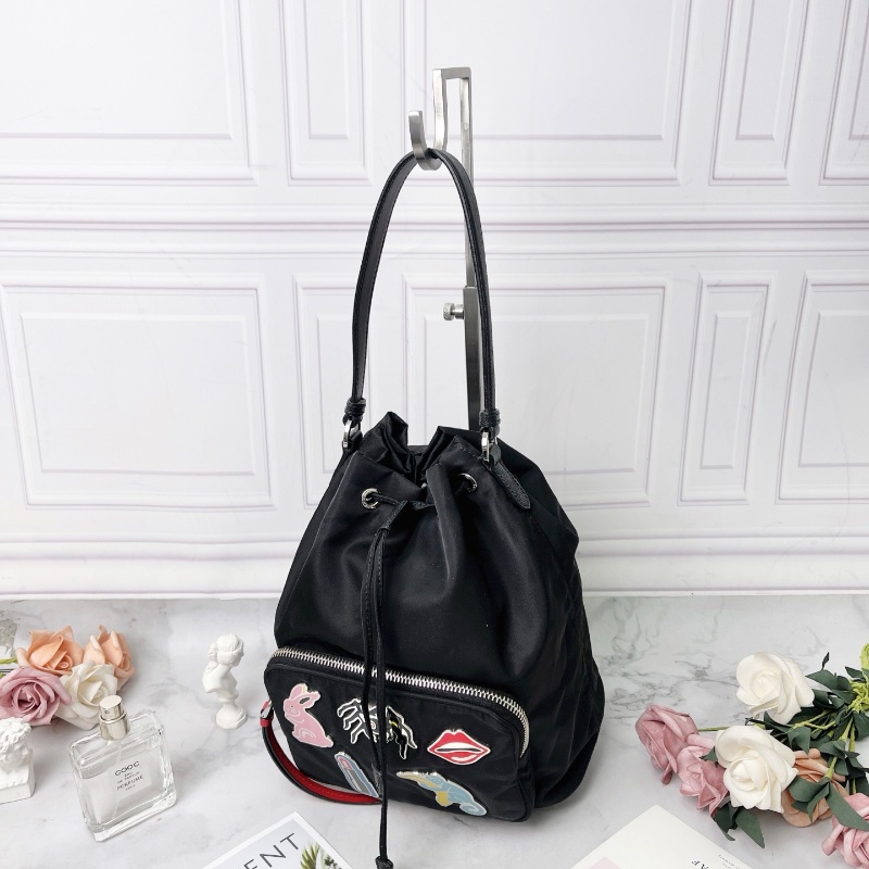 prada 限量款機器人黑色水桶包手提包20×25×12 98新配件塵袋-3