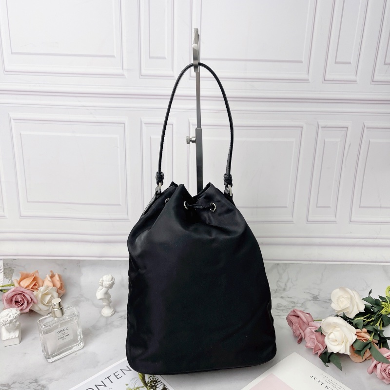 prada 限量款機器人黑色水桶包手提包20×25×12 98新配件塵袋-5
