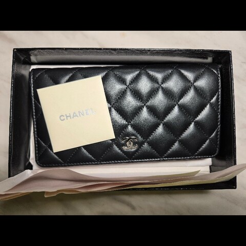 Chanel 黑銀羊皮經典雙C對開長夾