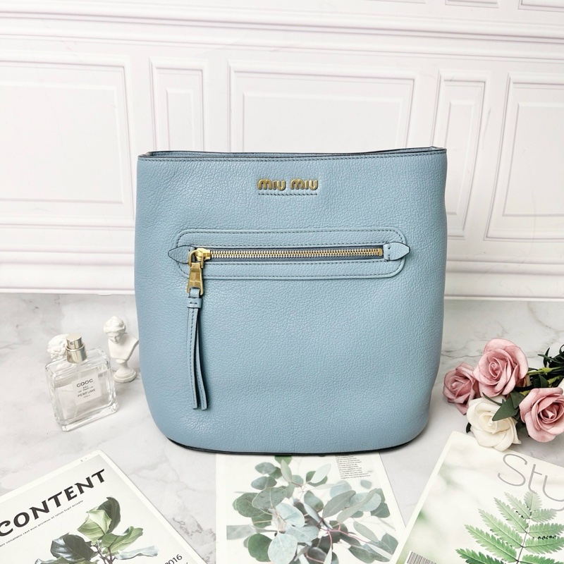 Miumiu魚藍色編織肩帶水桶包25*26*14 98新配件塵袋-1