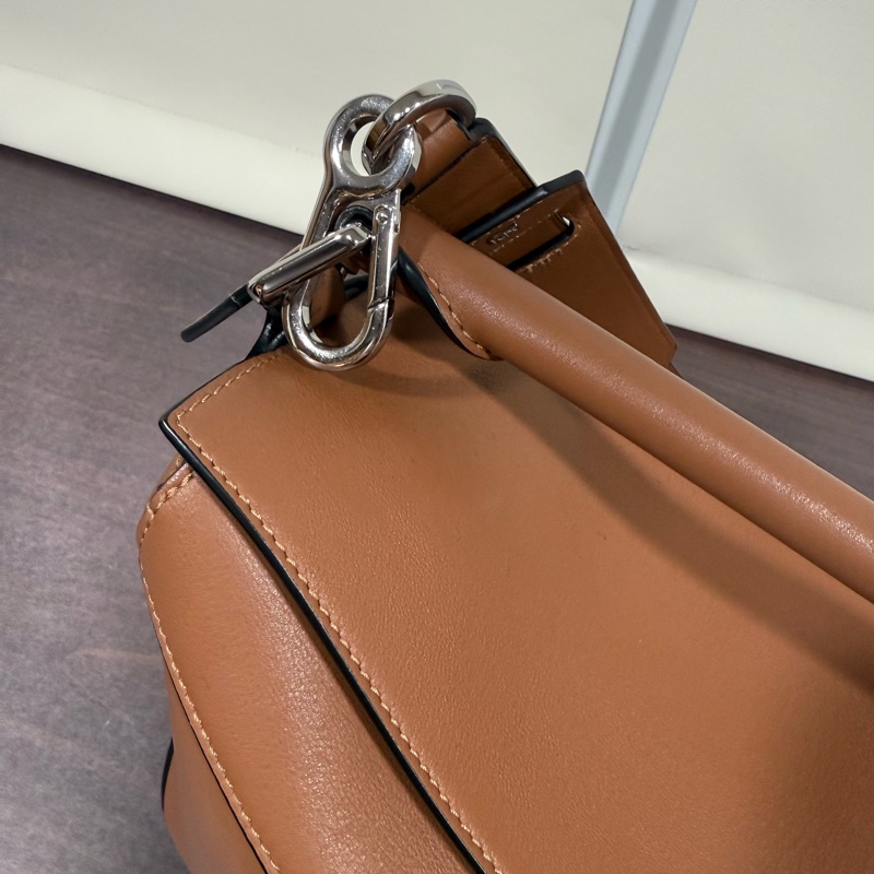 Loewe puzzle medium 焦糖棕-9