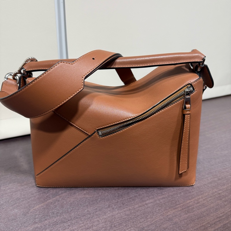 Loewe puzzle medium 焦糖棕-11