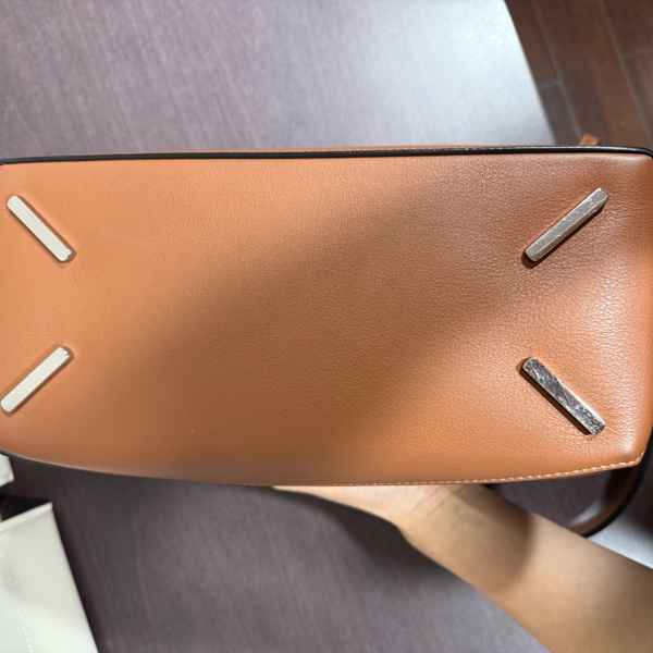 Loewe puzzle medium 焦糖棕-12