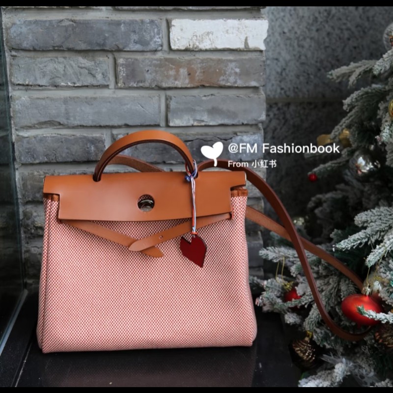 Hermes 愛馬仕 petit H 愛心皮革絲巾繫繩掛飾-0