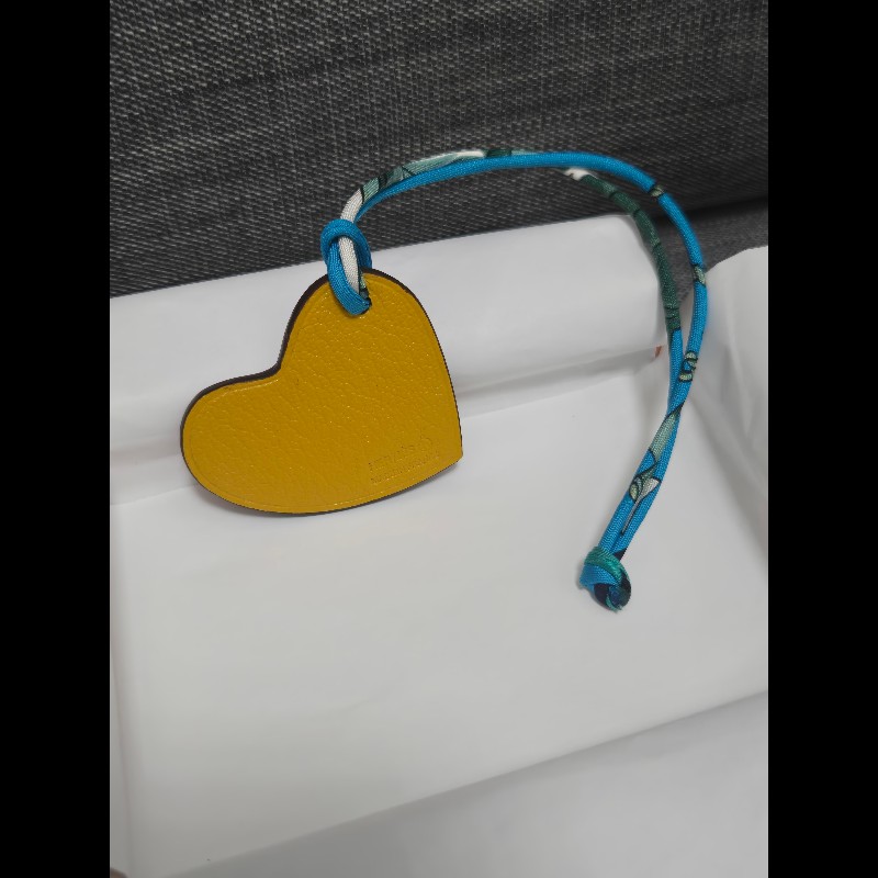 Hermes 愛馬仕 petit H 愛心皮革絲巾繫繩掛飾-3