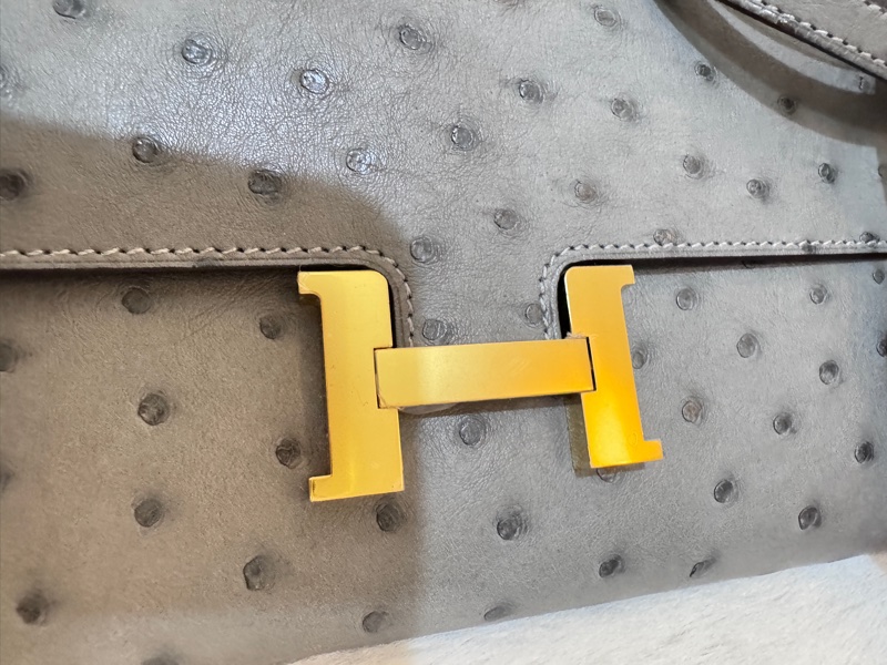 讓你免配貨買到全新現貨愛馬仕 康康Togo 稀有鴕鳥皮 大象灰 甜品包 迷人高端奢華-1