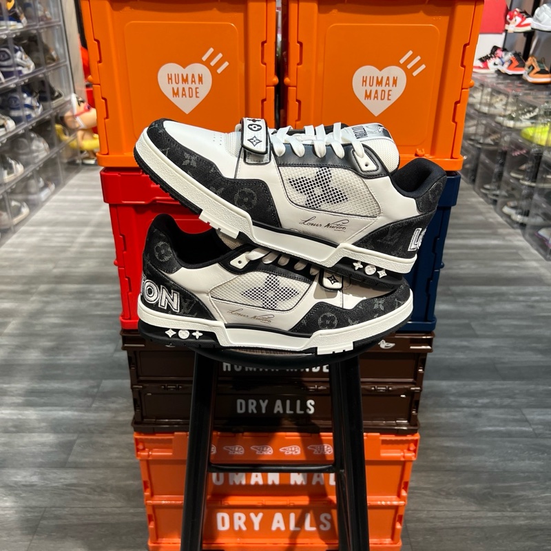 Lv trainer 黑白魔鬼氈Eu42-1