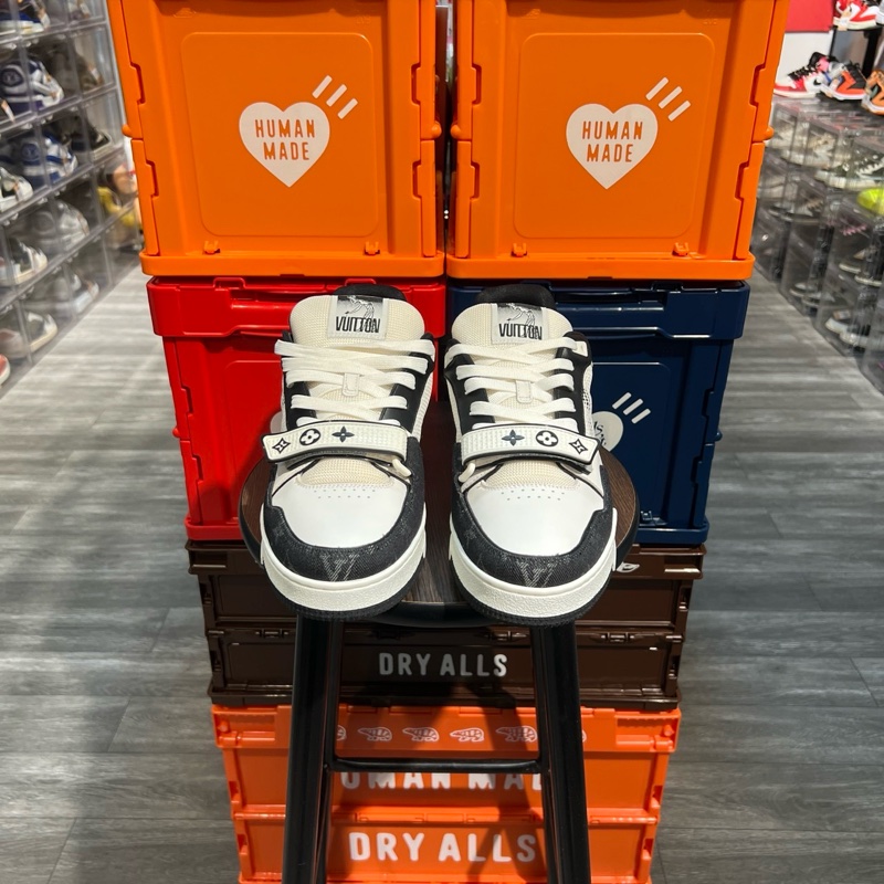 Lv trainer 黑白魔鬼氈Eu42-3