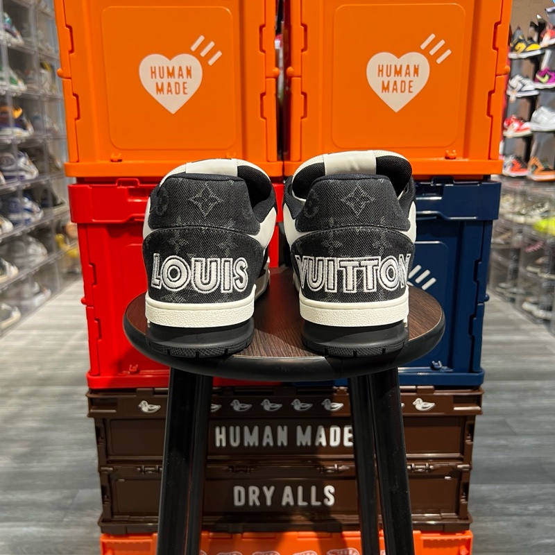 Lv trainer 黑白魔鬼氈Eu42-4