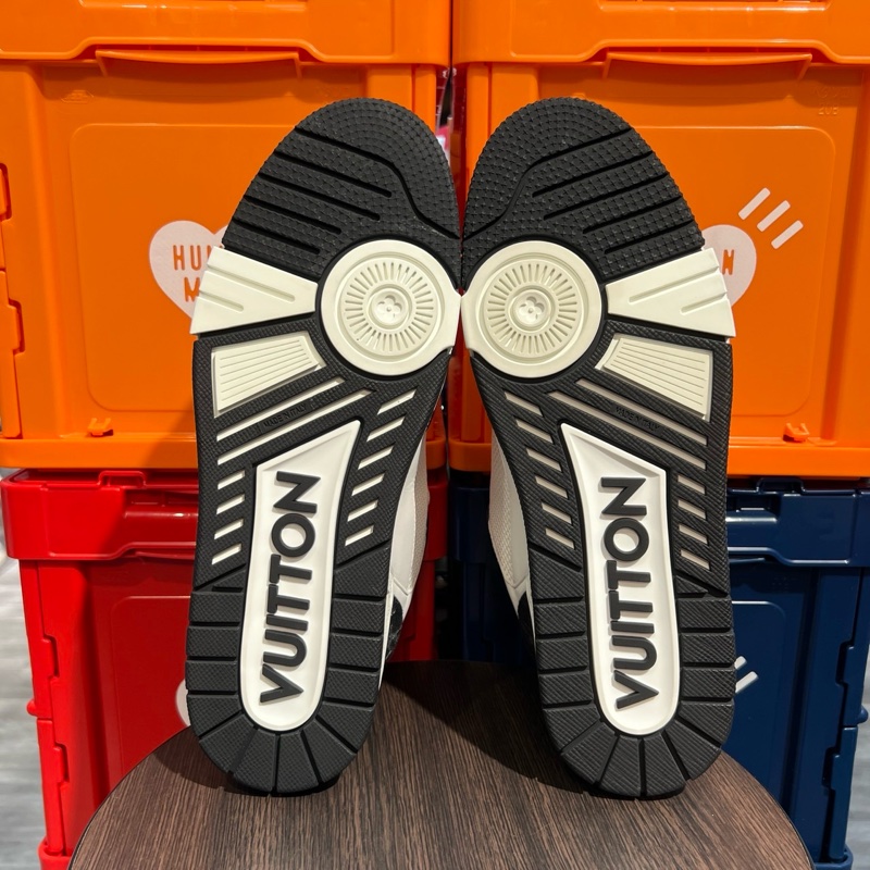 Lv trainer 黑白魔鬼氈Eu42-5