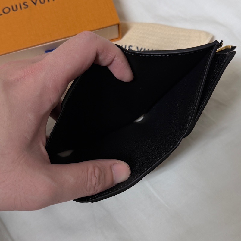 LV 全新短夾 Zoe-3