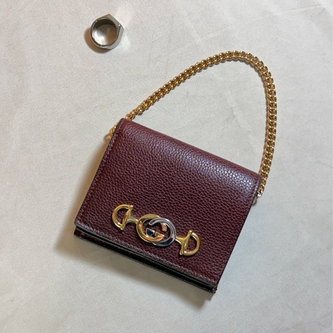 ✨超級好看 Gucci 古馳新款波爾多紅馬蹄扣 6卡零錢袋短夾-小廢包