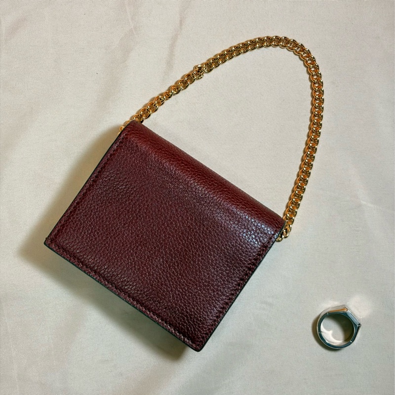 ✨超級好看 Gucci 古馳新款波爾多紅馬蹄扣 6卡零錢袋短夾-小廢包-3