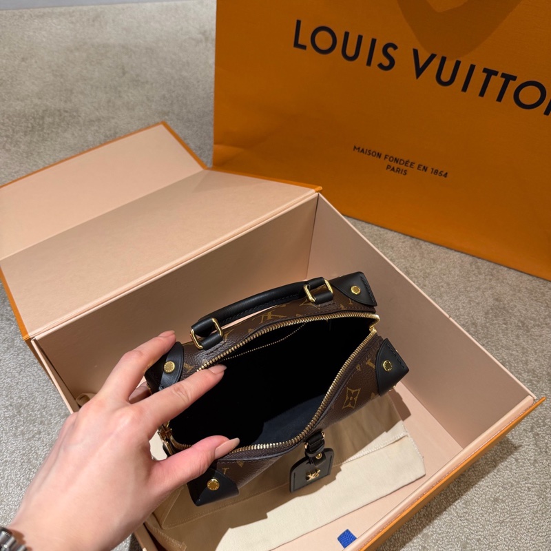 98新LV老花Petite Malle Souple黑色八角軟盒子手提斜挎包芯片款-1