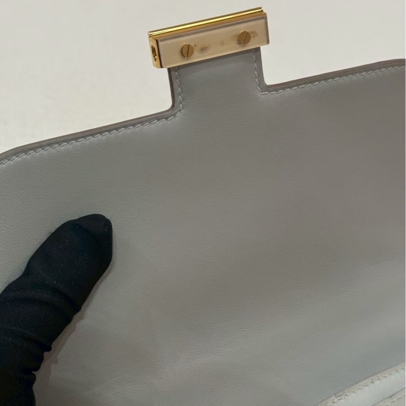 Hermes Constance 19-7