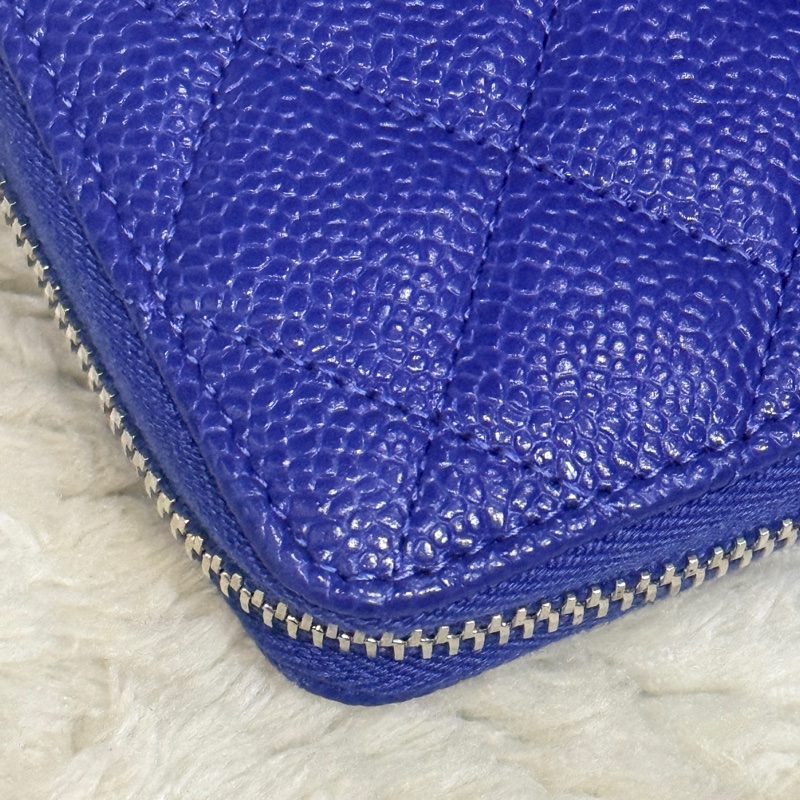 未使用的發財錢包✨就喜歡這種搭配💙香奈兒藍色荔枝牛皮 搭配 暗藍雙C釦💙chanel拉鏈長夾發財錢包-9