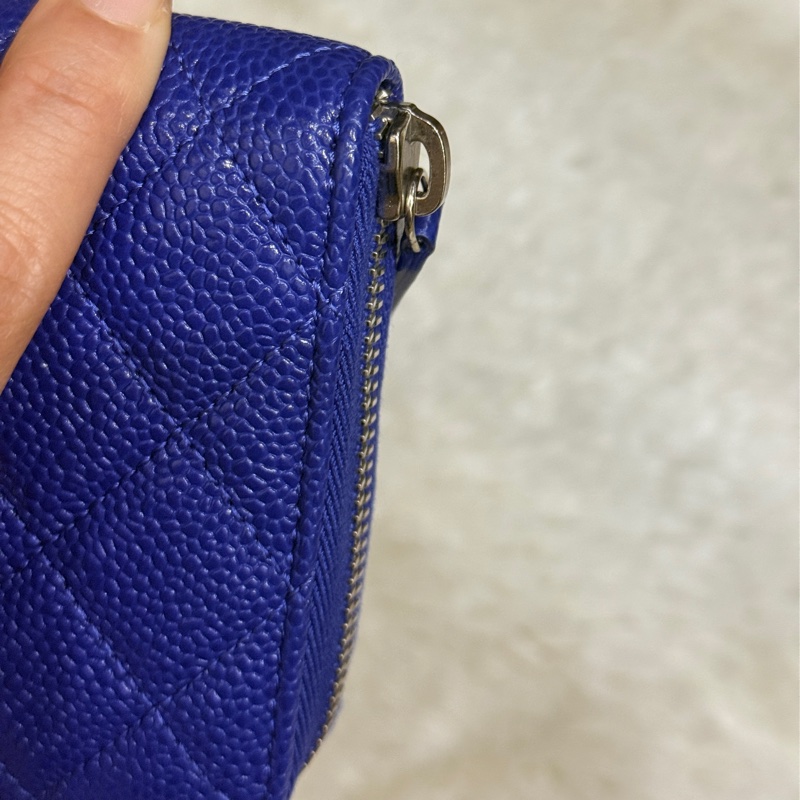 未使用的發財錢包✨就喜歡這種搭配💙香奈兒藍色荔枝牛皮 搭配 暗藍雙C釦💙chanel拉鏈長夾發財錢包-16