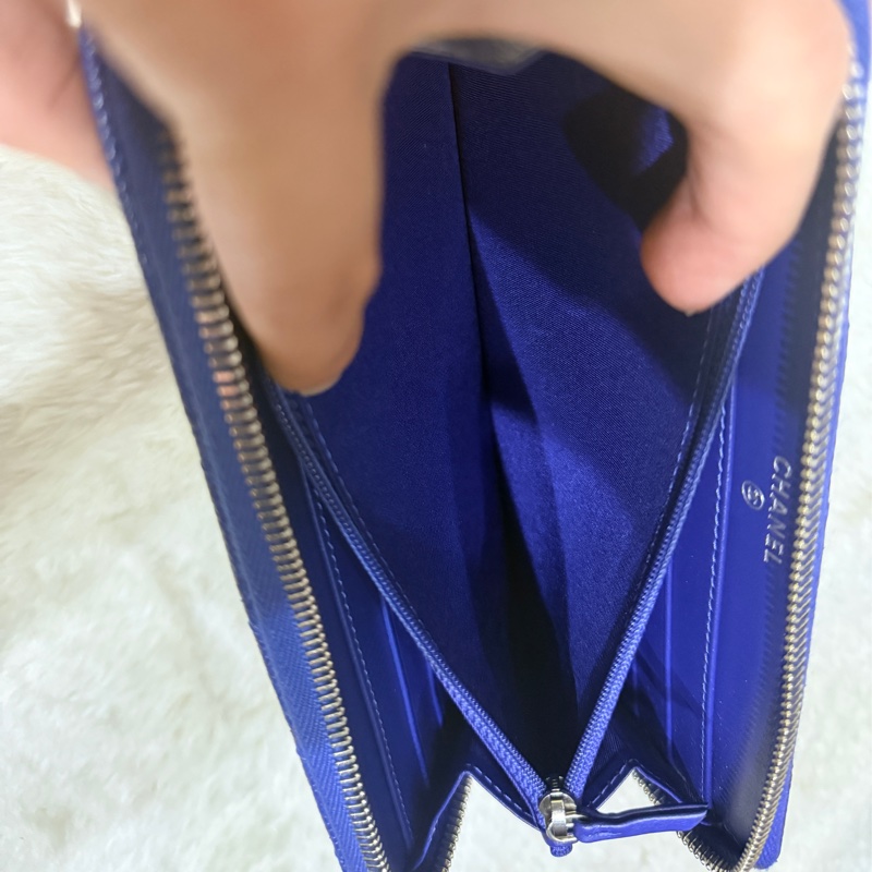 未使用的發財錢包✨就喜歡這種搭配💙香奈兒藍色荔枝牛皮 搭配 暗藍雙C釦💙chanel拉鏈長夾發財錢包-23