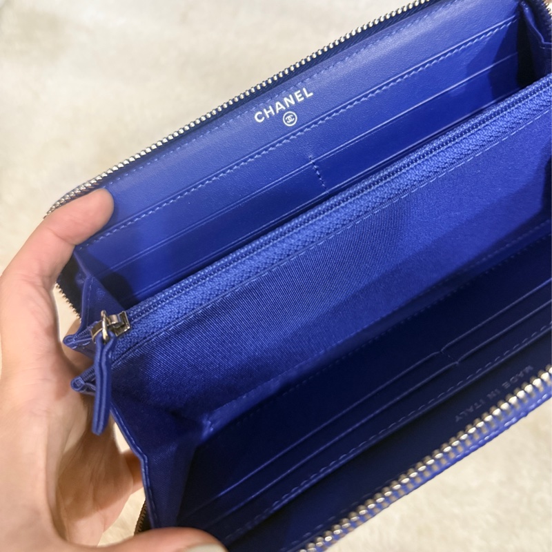 未使用的發財錢包✨就喜歡這種搭配💙香奈兒藍色荔枝牛皮 搭配 暗藍雙C釦💙chanel拉鏈長夾發財錢包-28