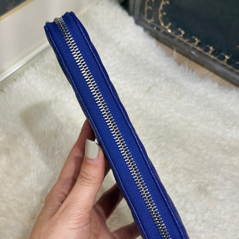 未使用的發財錢包✨就喜歡這種搭配💙香奈兒藍色荔枝牛皮 搭配 暗藍雙C釦💙chanel拉鏈長夾發財錢包-35