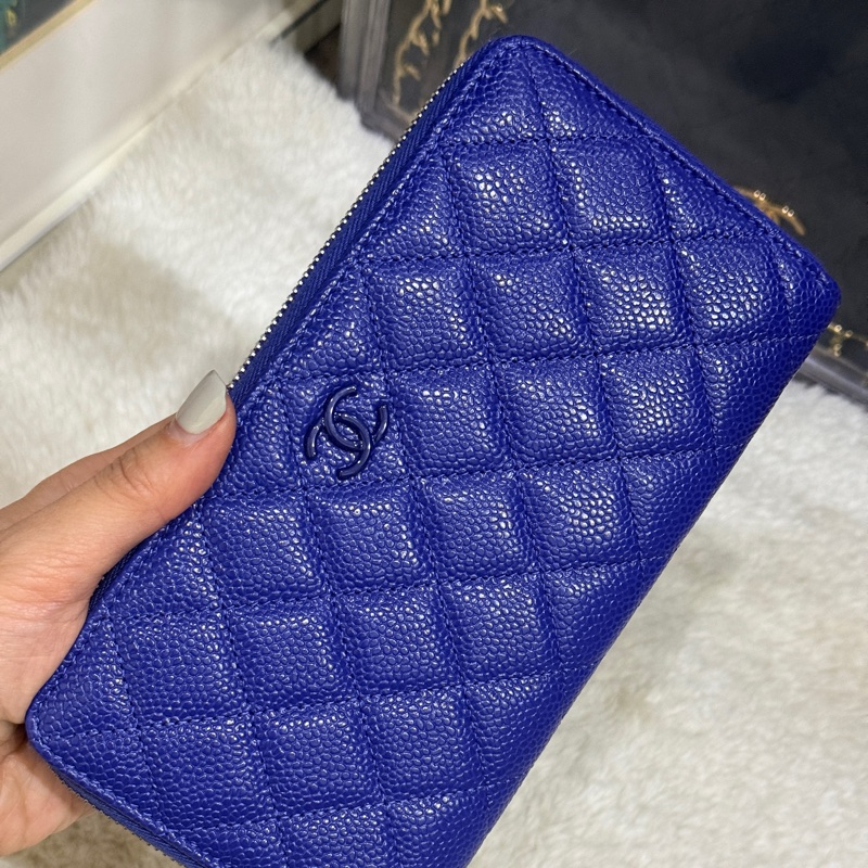 未使用的發財錢包✨就喜歡這種搭配💙香奈兒藍色荔枝牛皮 搭配 暗藍雙C釦💙chanel拉鏈長夾發財錢包-36