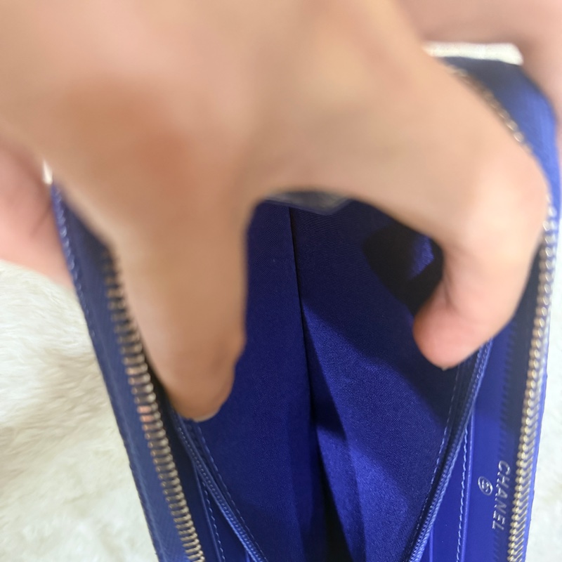 未使用的發財錢包✨就喜歡這種搭配💙香奈兒藍色荔枝牛皮 搭配 暗藍雙C釦💙chanel拉鏈長夾發財錢包-43