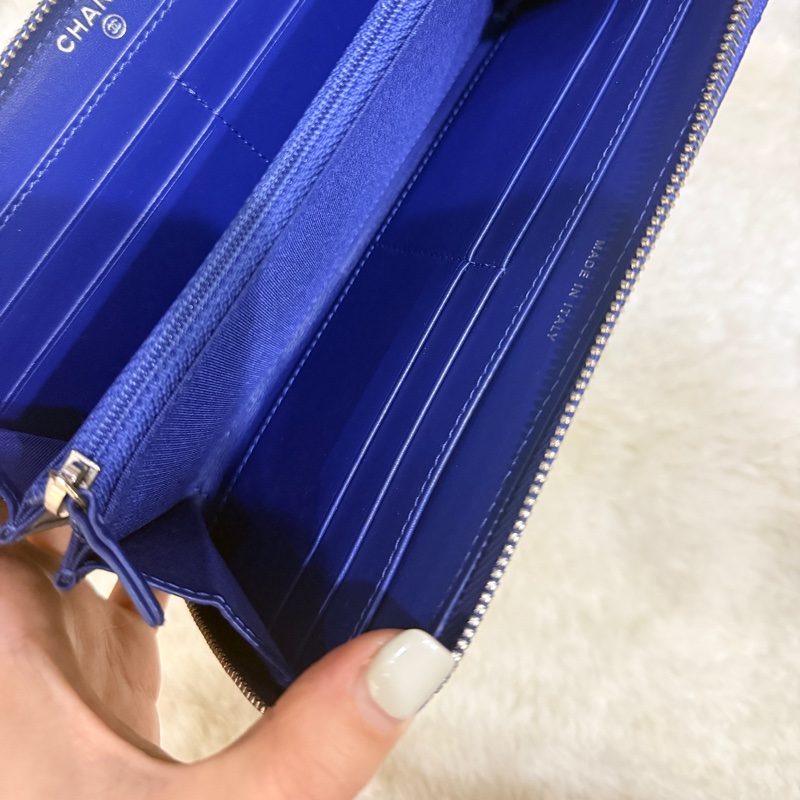 未使用的發財錢包✨就喜歡這種搭配💙香奈兒藍色荔枝牛皮 搭配 暗藍雙C釦💙chanel拉鏈長夾發財錢包-45