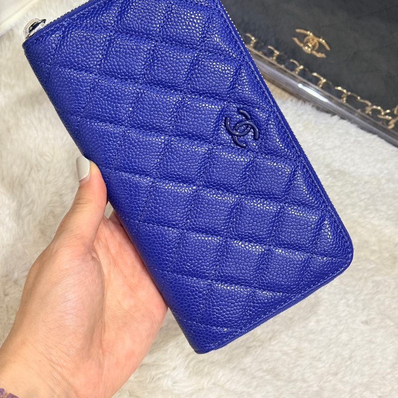 未使用的發財錢包✨就喜歡這種搭配💙香奈兒藍色荔枝牛皮 搭配 暗藍雙C釦💙chanel拉鏈長夾發財錢包-49