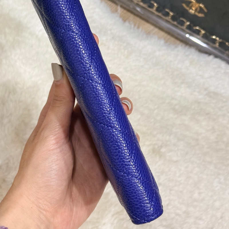 未使用的發財錢包✨就喜歡這種搭配💙香奈兒藍色荔枝牛皮 搭配 暗藍雙C釦💙chanel拉鏈長夾發財錢包-50