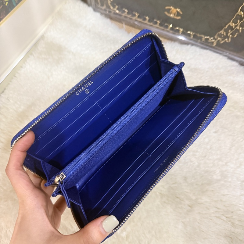 未使用的發財錢包✨就喜歡這種搭配💙香奈兒藍色荔枝牛皮 搭配 暗藍雙C釦💙chanel拉鏈長夾發財錢包-13