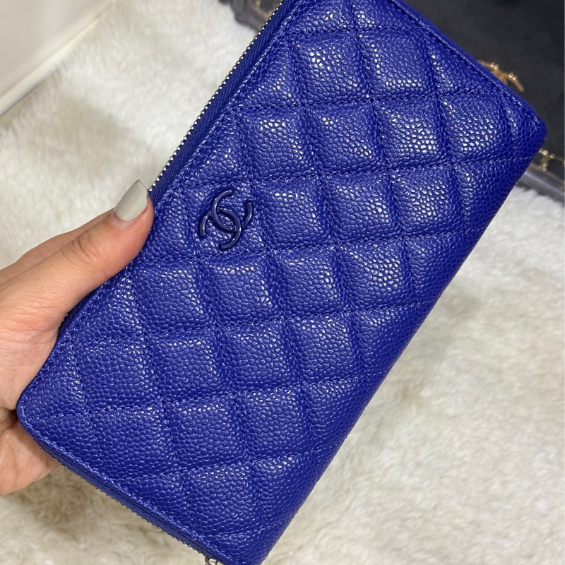 未使用的發財錢包✨就喜歡這種搭配💙香奈兒藍色荔枝牛皮 搭配 暗藍雙C釦💙chanel拉鏈長夾發財錢包-0
