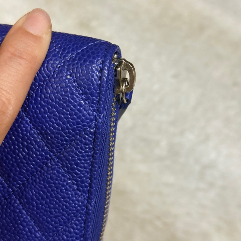 未使用的發財錢包✨就喜歡這種搭配💙香奈兒藍色荔枝牛皮 搭配 暗藍雙C釦💙chanel拉鏈長夾發財錢包-7