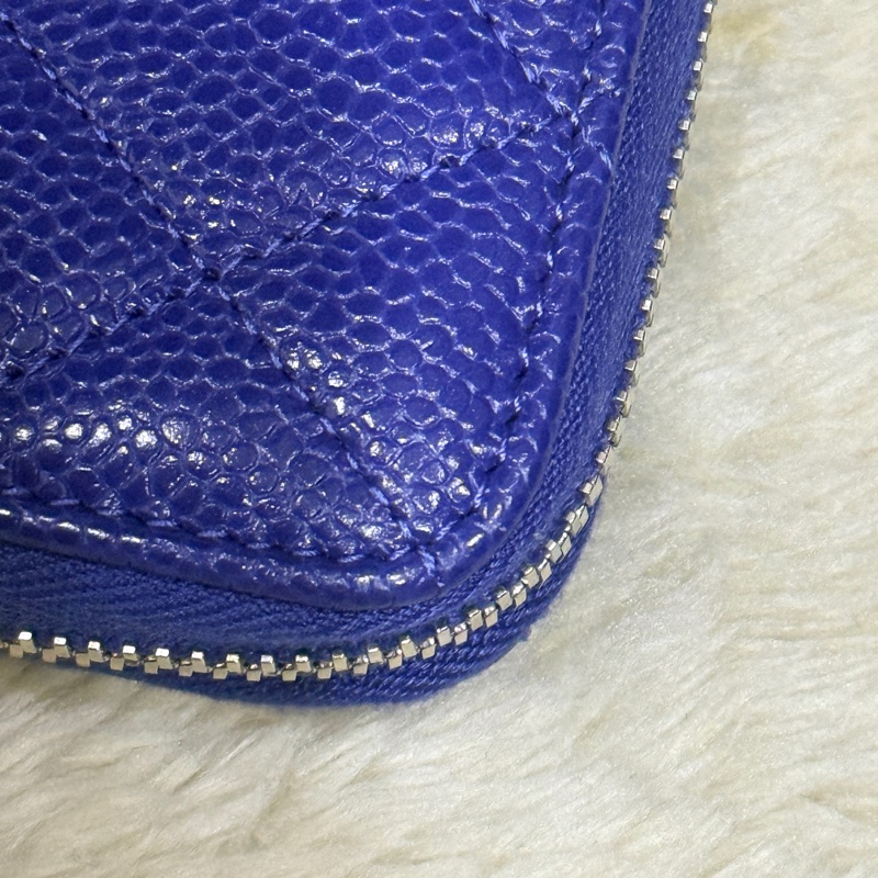 未使用的發財錢包✨就喜歡這種搭配💙香奈兒藍色荔枝牛皮 搭配 暗藍雙C釦💙chanel拉鏈長夾發財錢包-15