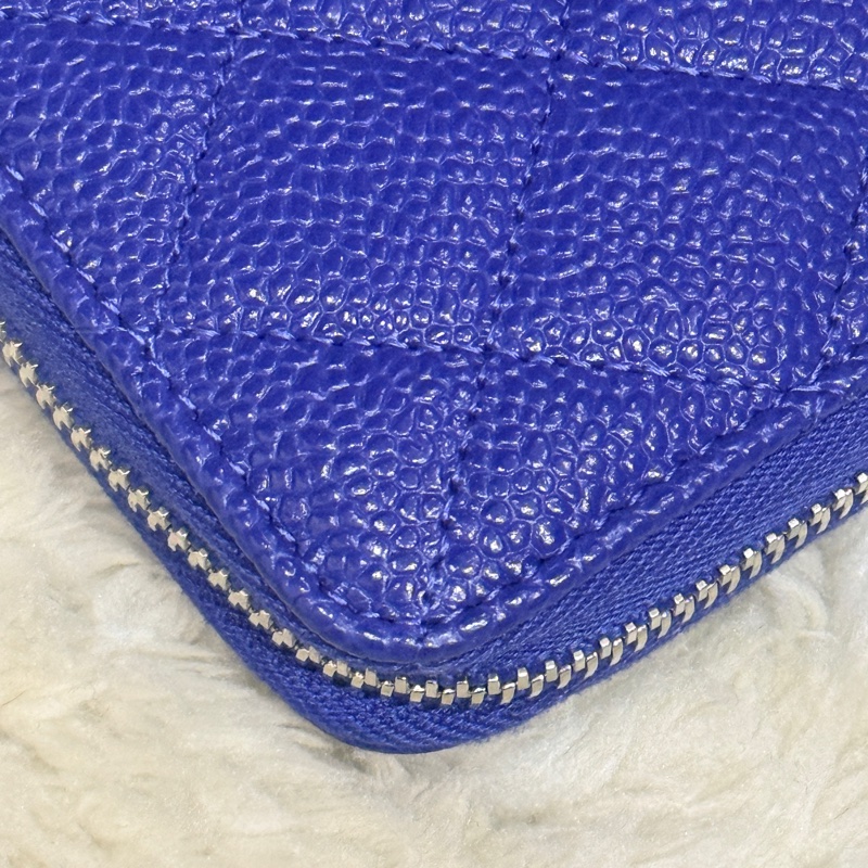 未使用的發財錢包✨就喜歡這種搭配💙香奈兒藍色荔枝牛皮 搭配 暗藍雙C釦💙chanel拉鏈長夾發財錢包-16