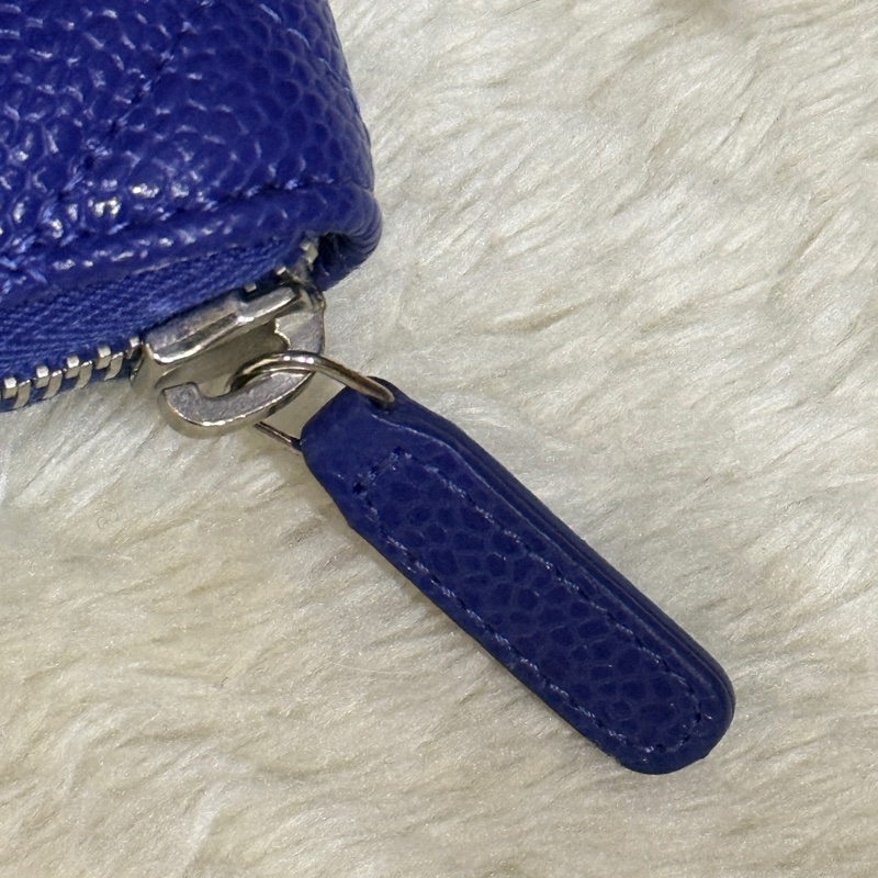 未使用的發財錢包✨就喜歡這種搭配💙香奈兒藍色荔枝牛皮 搭配 暗藍雙C釦💙chanel拉鏈長夾發財錢包-17