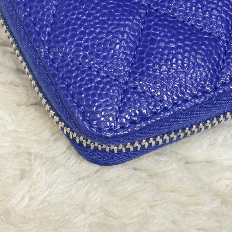 未使用的發財錢包✨就喜歡這種搭配💙香奈兒藍色荔枝牛皮 搭配 暗藍雙C釦💙chanel拉鏈長夾發財錢包-19