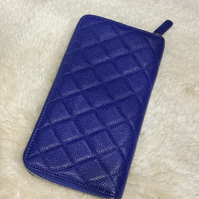 未使用的發財錢包✨就喜歡這種搭配💙香奈兒藍色荔枝牛皮 搭配 暗藍雙C釦💙chanel拉鏈長夾發財錢包-24