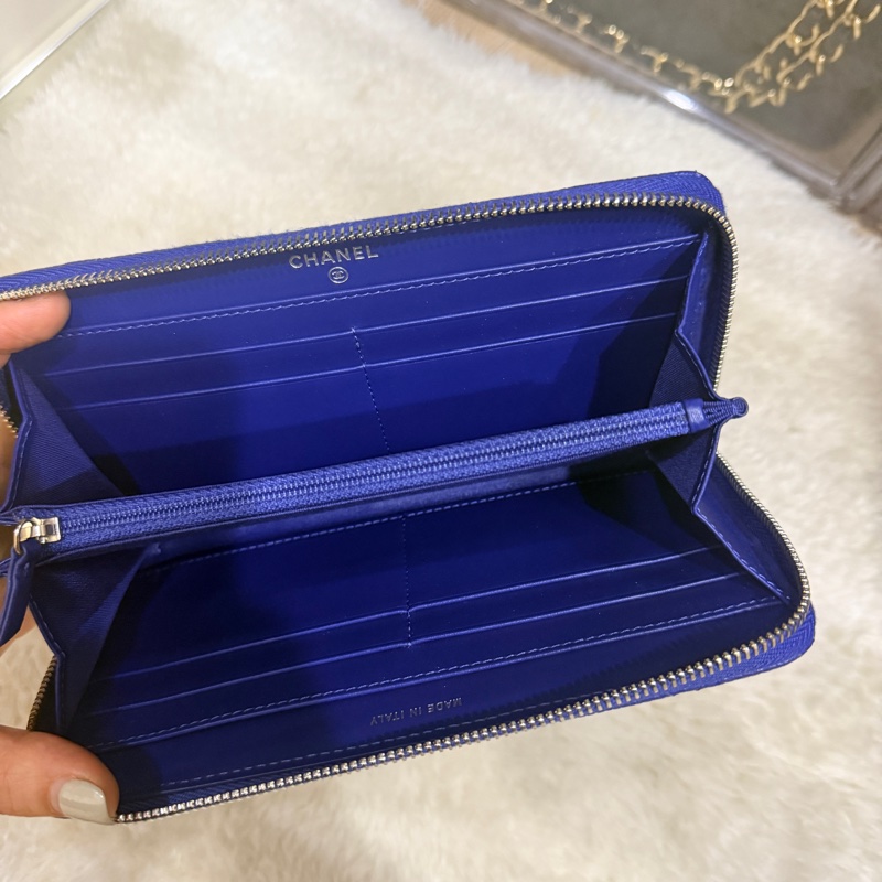 未使用的發財錢包✨就喜歡這種搭配💙香奈兒藍色荔枝牛皮 搭配 暗藍雙C釦💙chanel拉鏈長夾發財錢包-39