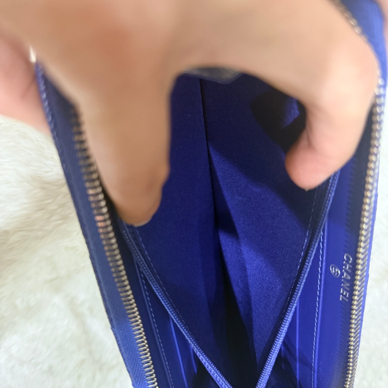 未使用的發財錢包✨就喜歡這種搭配💙香奈兒藍色荔枝牛皮 搭配 暗藍雙C釦💙chanel拉鏈長夾發財錢包-40