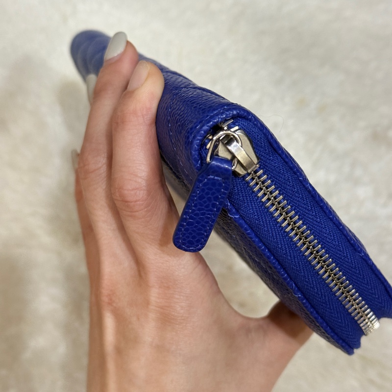 未使用的發財錢包✨就喜歡這種搭配💙香奈兒藍色荔枝牛皮 搭配 暗藍雙C釦💙chanel拉鏈長夾發財錢包-46