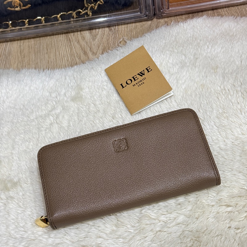 未使用過的發財錢包✨氣質的顏色 耐用的皮革🌰Loewe 栗子色 棕色 可可色 荔紋 牛皮長-1