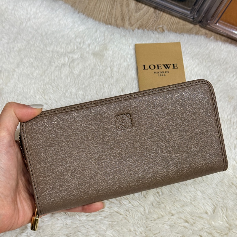 未使用過的發財錢包✨氣質的顏色 耐用的皮革🌰Loewe 栗子色 棕色 可可色 荔紋 牛皮長-10