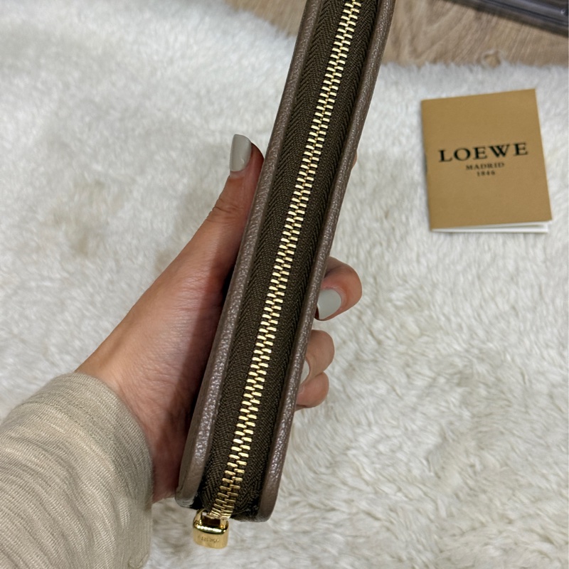 未使用過的發財錢包✨氣質的顏色 耐用的皮革🌰Loewe 栗子色 棕色 可可色 荔紋 牛皮長-14